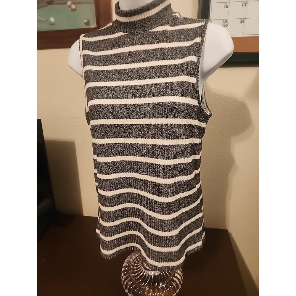 Gap Classic Staple! Gray Striped Tank Top - Women's Size M - Effortless Style